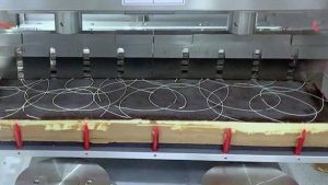 超声波切割方形芝士蛋糕 - 冷冻芝士蛋糕切割 - 驰飞超声波