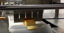 矩形蛋糕切片 - 超声波食品标准机 - 杭州驰飞超声波